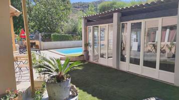 Klassieke kamer, uitzicht op zwembad | Gratis wifi