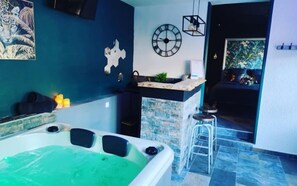 經典客房, 泳池景觀 | 浴室