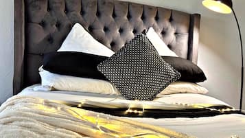 1 bedroom, desk, iron/ironing board, WiFi