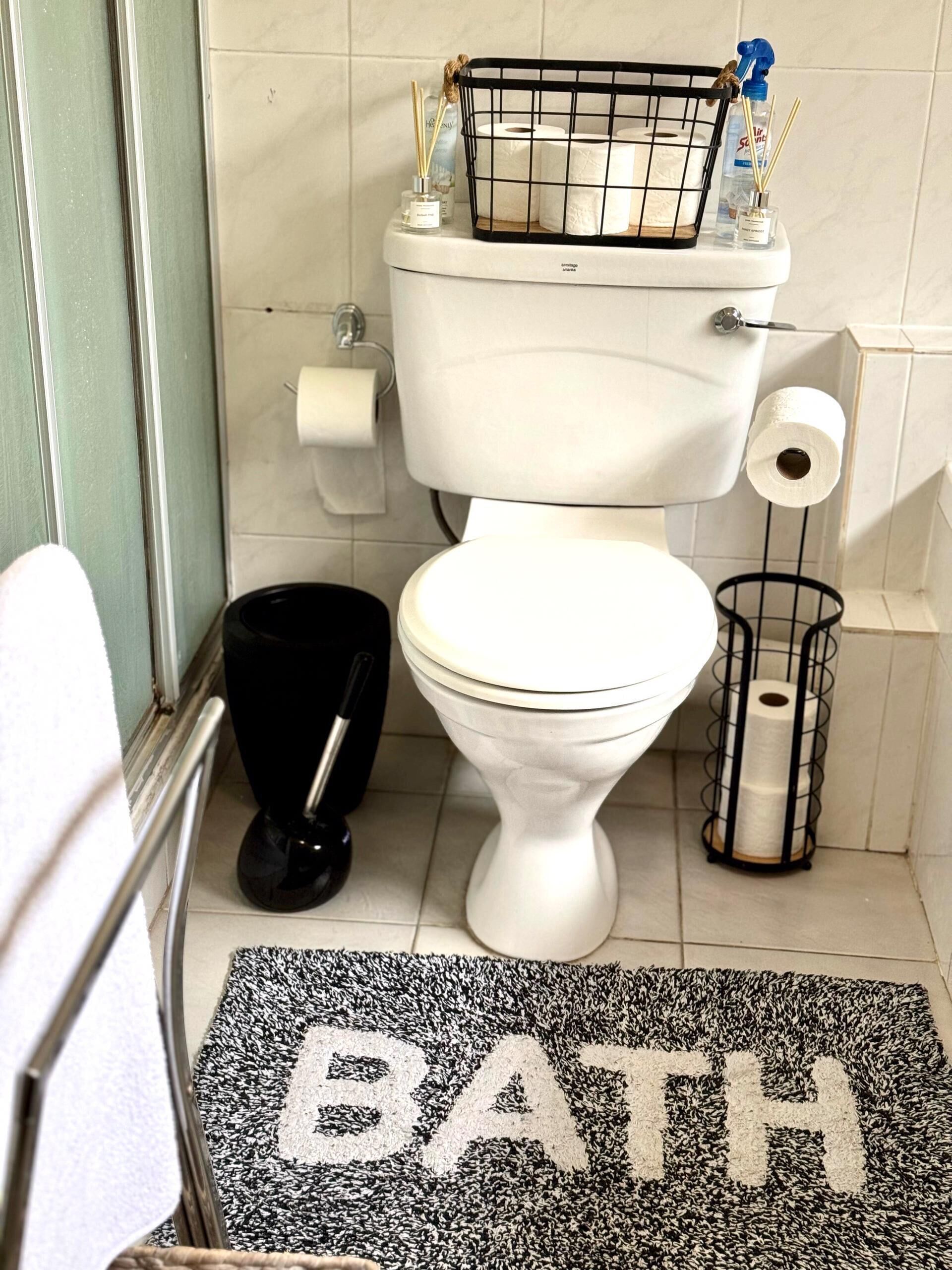 タオル、石鹸、トイレットペーパー