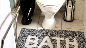 Toallas, jabón, papel de baño