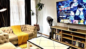 Living area - Duke Mews Loft: Cozy 1-Bedroom Apartment in Sandton: 15 Mins to Sandton City. (Sandton)