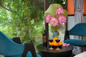 Suíte família, vista para o jardim | Escrivaninha, espaço de trabalho para notebook, quartos à prova de som