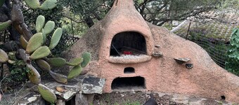 Villa, direct access to the sea, with exclusive 2000sqm park, 3 bedrooms, 2 bathrooms.