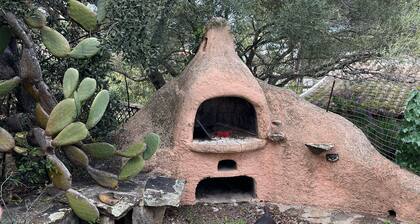 Villa, direct access to the sea, with exclusive 2000sqm park, 3 bedrooms, 2 bathrooms.