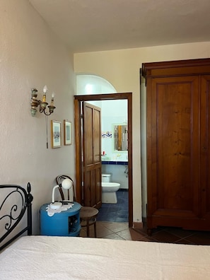 3 chambres, fer et planche à repasser