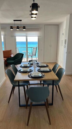 Dining - Amazing Beachfront Views Apartment – close to everything you need. (Fuengirola)