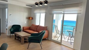 TV - Amazing Beachfront Views Apartment – close to everything you need. (Fuengirola)