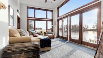 Smart TV, fireplace, video games