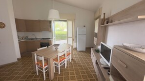 Private kitchen - Villa with garden in exclusive residence suitable for families children and pets (Fontane Bianche. Siracusa)