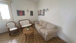 Living area - Villa with garden in exclusive residence suitable for families children and pets (Fontane Bianche. Siracusa)