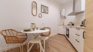 Kaffetrakter/tekoker, kjøleskap, mikrobølgeovn og ovn