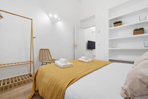 3 bedrooms, iron/ironing board, internet, bed sheets - Hogar Malasaña (Madrid)