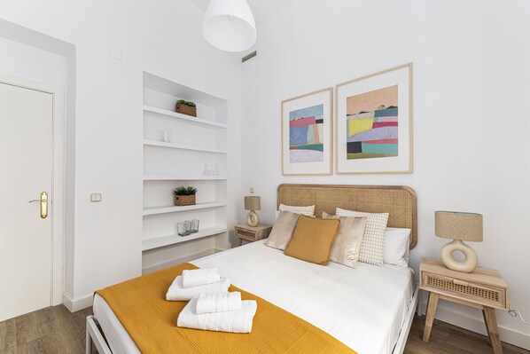 3 chambres, fer et planche à repasser, accès à Internet, literie fournie