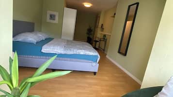 5 Schlafzimmer, Zimmersafe, Schreibtisch, BĂŒgeleisen/BĂŒgelbrett