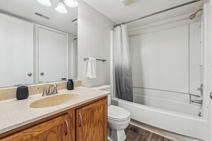 Hair dryer, towels - Northwoods 8083-2C I 2 Bed 1 Bath (Columbus)