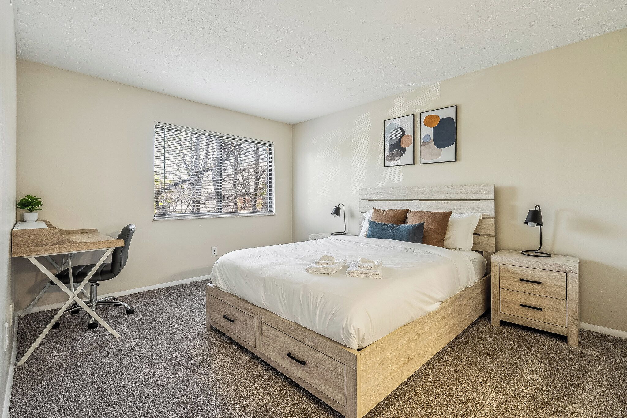 2 bedrooms, desk, iron/ironing board, travel crib