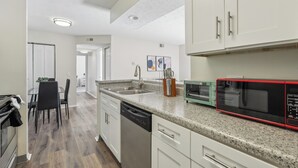 Unclassified image, 5 of 23, button - Northwoods 8208-2B I 2 Bed 1 Bath (Columbus)