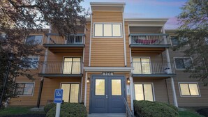 Unclassified image, 2 of 23, button - Northwoods 8208-2B I 2 Bed 1 Bath (Columbus)