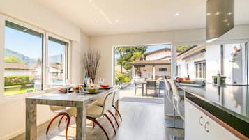 Standard Villa, 3 Bedrooms, 2 Bathrooms (La Rotonda) | Dining