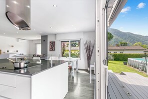 Villa estándar, varias habitaciones, 2 baños (La Rotonda) | Cocina privada | Frigorífico, horno, placa de cocina y lavavajillas