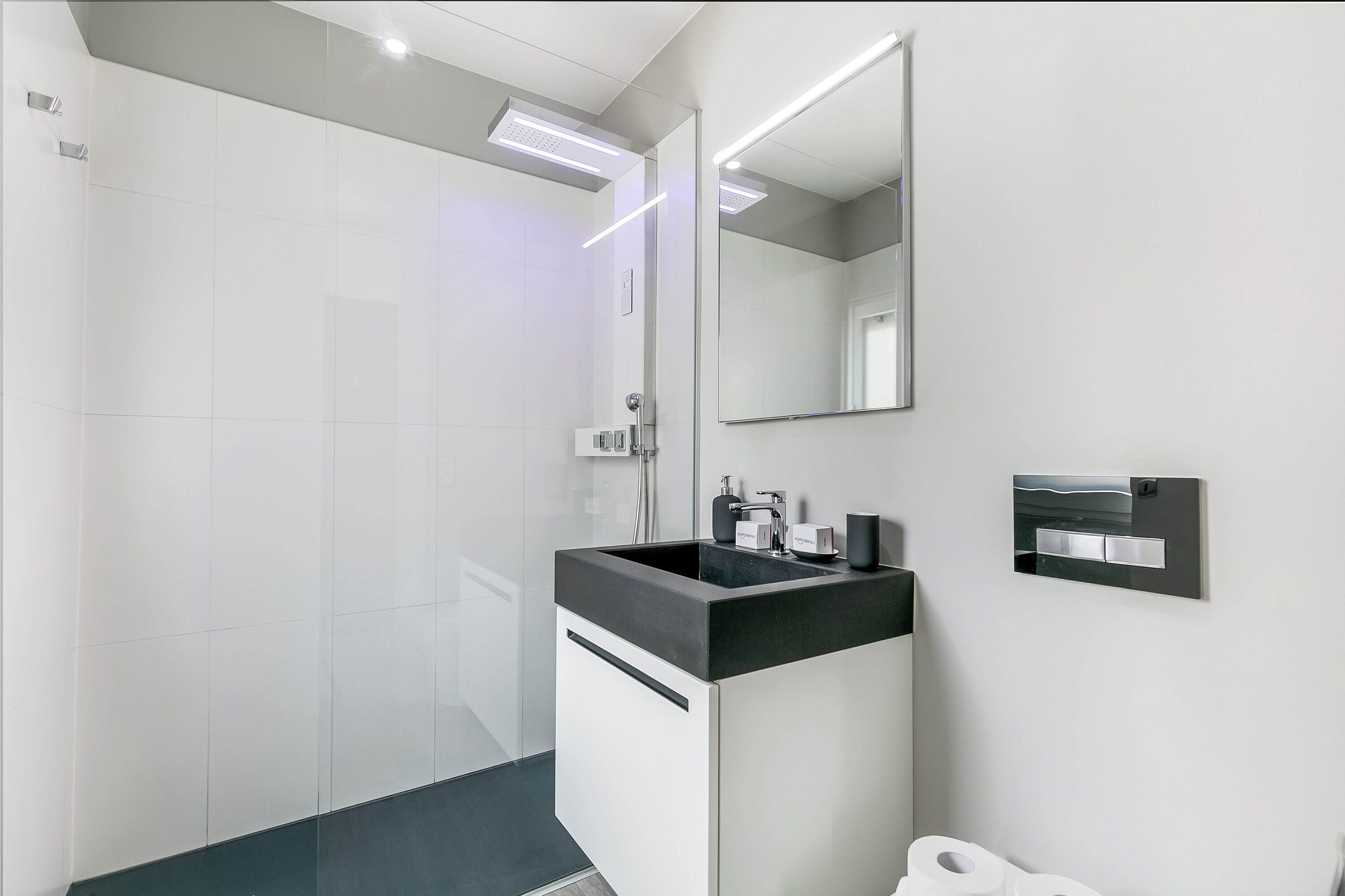 Standard Villa, Multiple Bedrooms, 2 Bathrooms (La Rotonda) | Bathroom | Combined shower/tub, hair dryer, bidet, towels