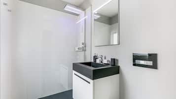 Standard Villa, Multiple Bedrooms, 2 Bathrooms (La Rotonda) | Bathroom | Combined shower/tub, hair dryer, bidet, towels