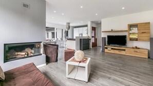 Standard Villa, 3 Bedrooms, 2 Bathrooms (La Rotonda Villa with Pool and) | Living area | Flat-screen TV - La Rotonda Villa With Pool and Jacuzzi (Maroggia)