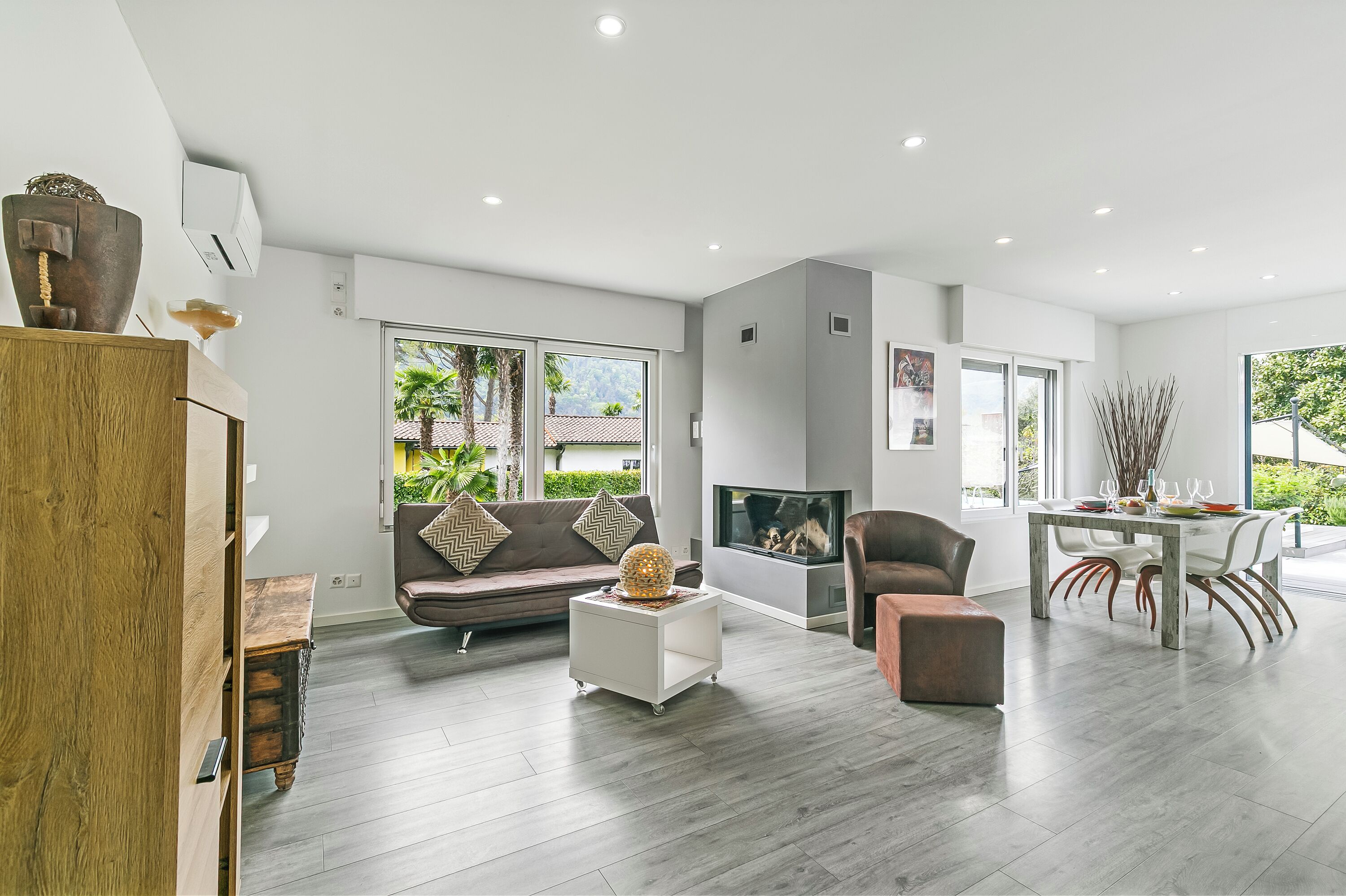 Standaard villa, meerdere slaapkamers, 2 badkamers (La Rotonda) | Woonruimte | Flatscreentelevisie en een open haard