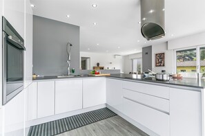 Standard Villa, Multiple Bedrooms, 2 Bathrooms (La Rotonda) | Private kitchen | Fridge, oven, stovetop, dishwasher - La Rotonda (Maroggia)