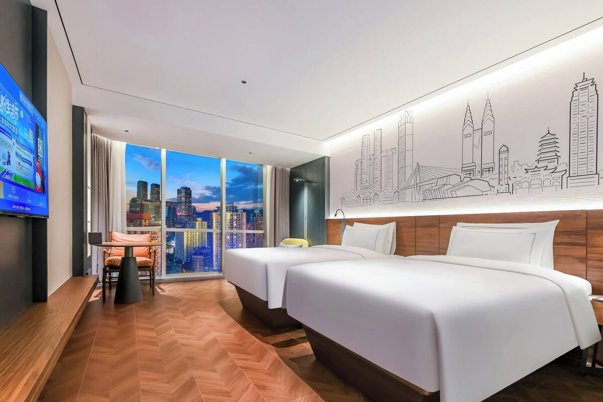 Phòng đôi tiện nghi đơn giản, quang cảnh thành phố | Bộ đồ giường cao cấp, chăn bông, nệm cao su hoạt tính (memory foam) 