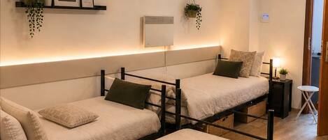 Basic Shared Dormitory (03) | Free WiFi