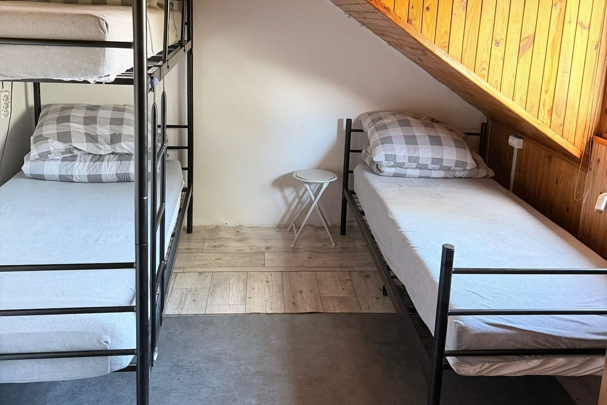 Basic Shared Dormitory (21) | Free WiFi