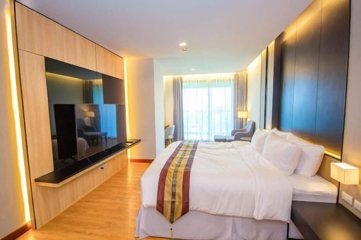 2 bedrooms, desk, laptop workspace, free WiFi