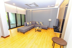 Grand-Villa, 2 Schlafzimmer, Balkon, Stadtblick