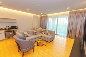 Junior-Zweibettzimmer, Balkon, Stadtblick