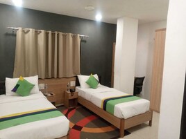 Escritorio y espacio para trabajar con laptop 