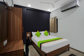 办公桌、笔记本电脑工作区、折叠床/加床（额外收费）、免费 WiFi