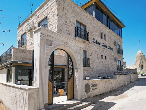 Fachada de la propiedad