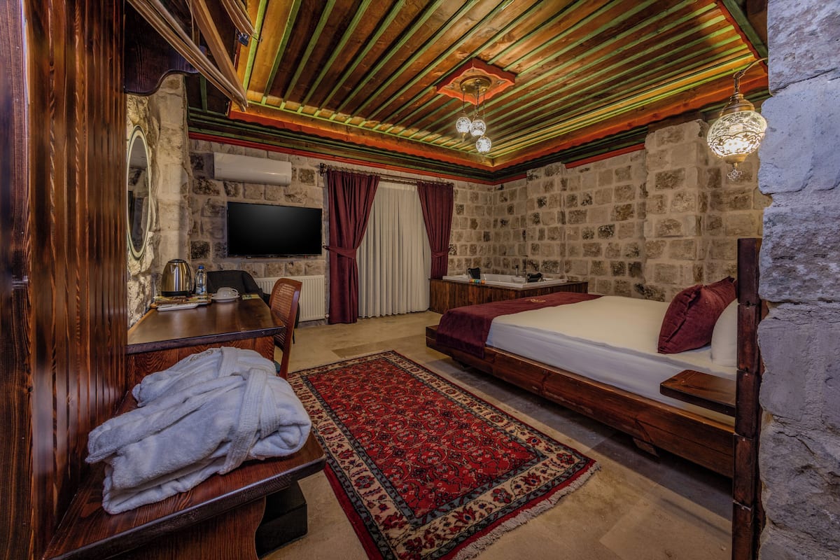 Quarto luxo | 1 quarto, cortinas blackout, quartos à prova de som, Wi-Fi de cortesia