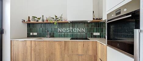 Fridge, oven, stovetop, dishwasher