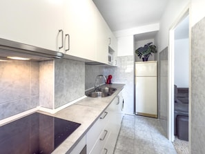 Fridge, microwave, oven, coffee/tea maker