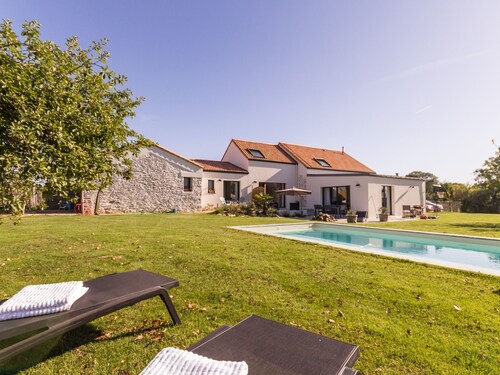 Bohême Studio with terrace and parking, near Planète Sauvage