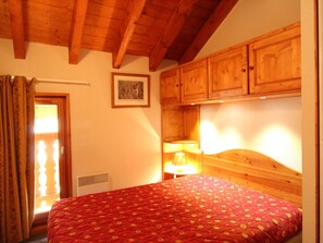 2 bedrooms