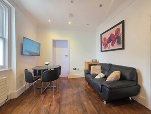 Smart TV - City Hub 2 Bedroom Apartment in Paddington! (London)