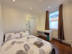 2 bedrooms, iron/ironing board, WiFi, bed sheets - City Hub 2 Bedroom Apartment in Paddington! (London)