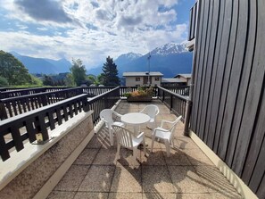 Outdoor dining - Studio for 4 in Aussois with south-facing terrace (Aussois)