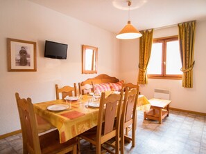 Dining - Comfortable apartment for 5/6 guests, free wifi (Aussois)