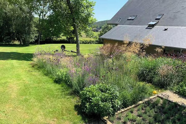 Apartment | Property grounds - Rural Annex Dorset Parking Historic Views (Dorchester)