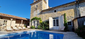 Outdoor pool - Oasis of peace and comfort. 14th-century maison de maître with swimming pool. (Laparade)